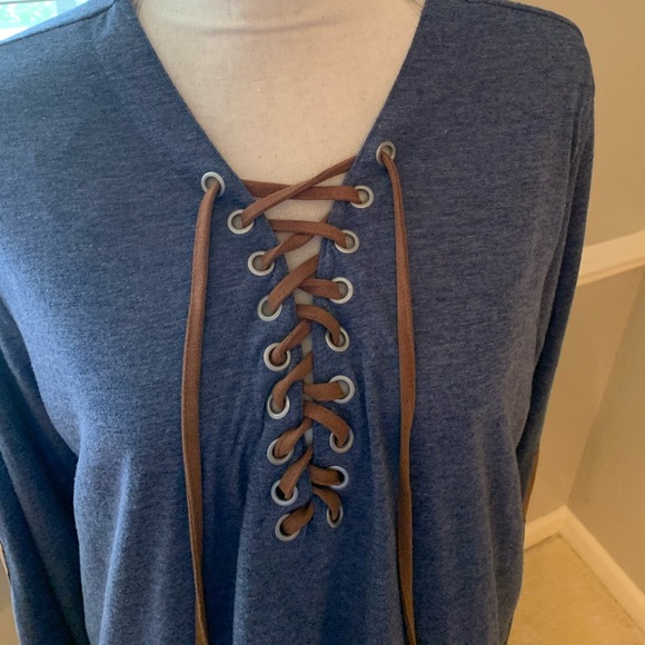 Umgee Navy and Brown Lace up Shirt, Size Large - Picture 2 of 5